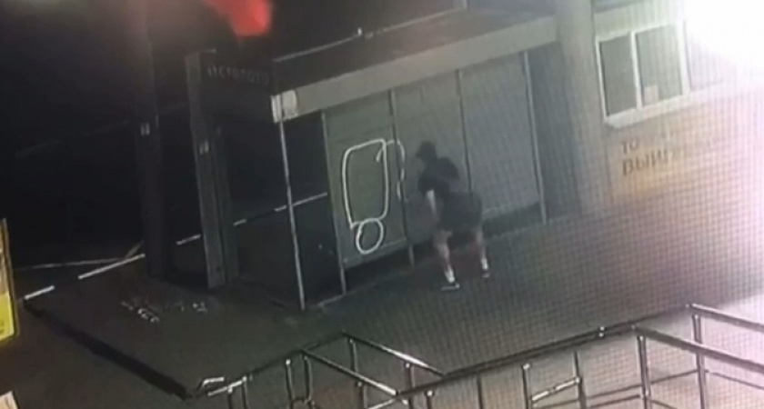 В Новороссийске подросток под покровом ночи изуродовал остановку