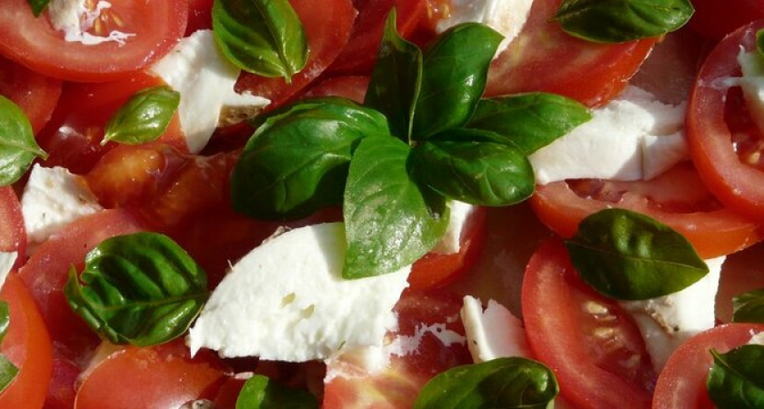 Салат из трёх ингредиентов: это блюдо удивит всех гостей