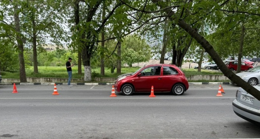 В Новороссийске 8-летняя девочка попала под колеса автомобиля рядом с пешеходным переходом