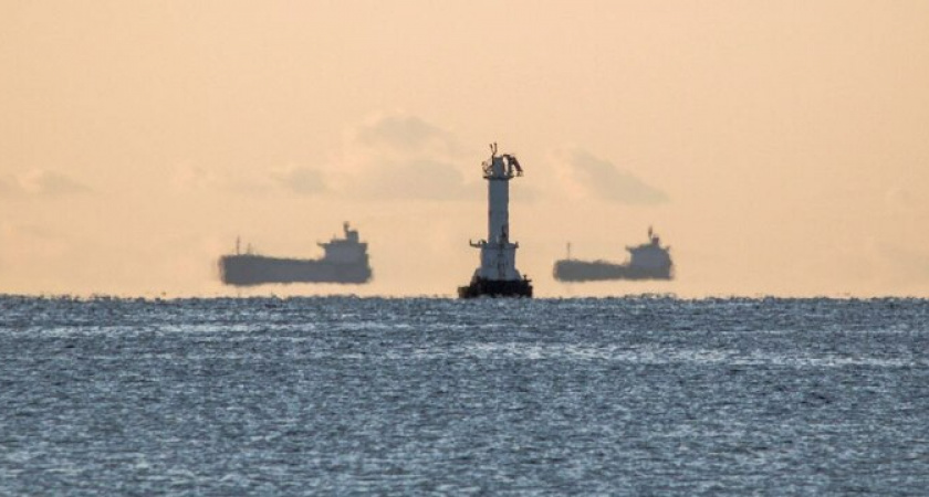 Фата-моргана: в Новороссийске над морем парят корабли