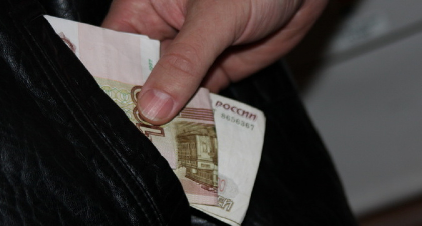 В Новороссийске мужчина прикарманил 100 рублей невнимательного подростка: ребенок запаниковал на кассе магазина