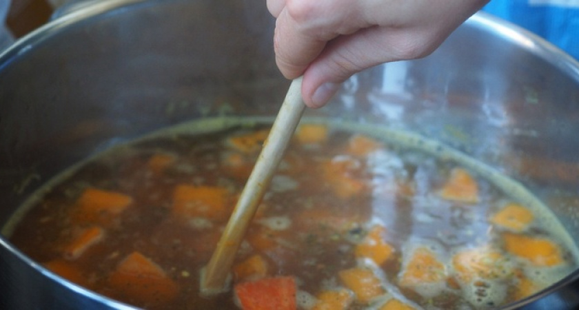 Всего две мелочи, а рыбный бульон становится в сто раз вкуснее: будет прозрачным, как слеза