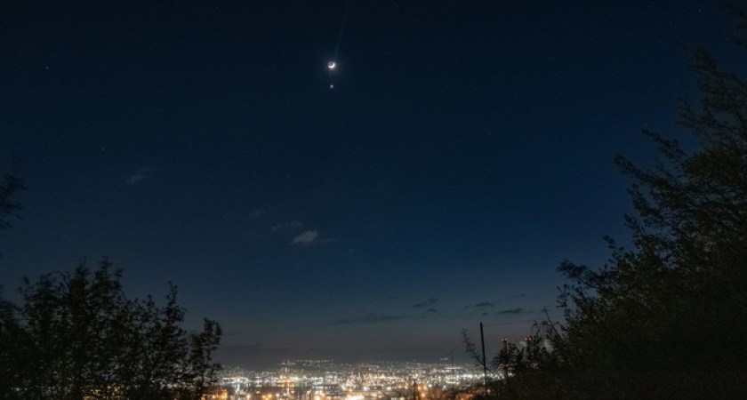 Космическая красота: новороссийцы поделились кадрами сближения Луны и Венеры