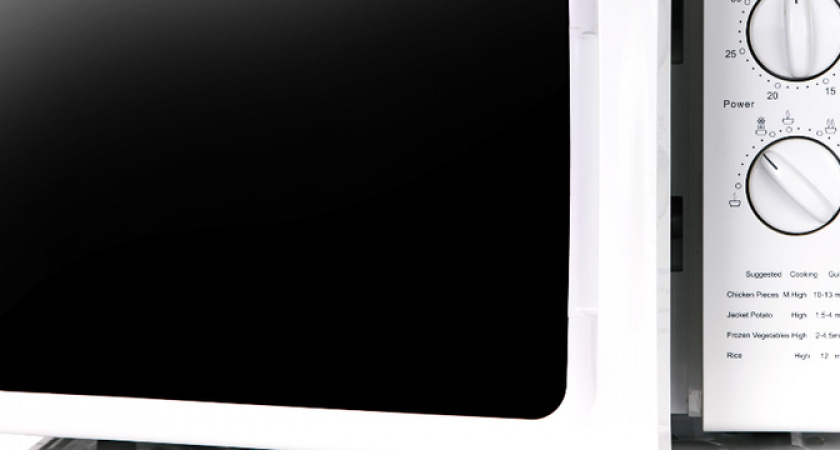 Становятся токсичными. Какие продукты запрещено разогревать в микроволновке