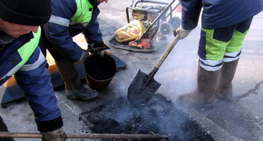 Ямы на дорогах Новороссийска, которые ремонтировали по нацпроекту, пообещали устранить к майским праздникам