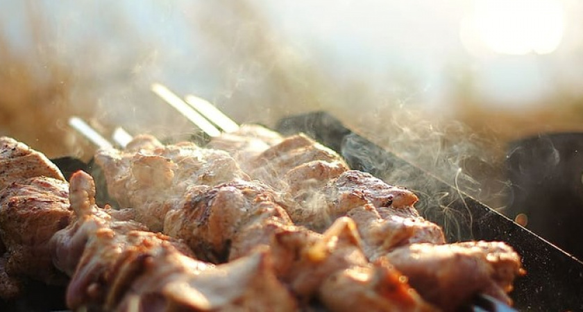 Будете готовить шашлык только так: шашлычник раскрыл секреты сочного мяса