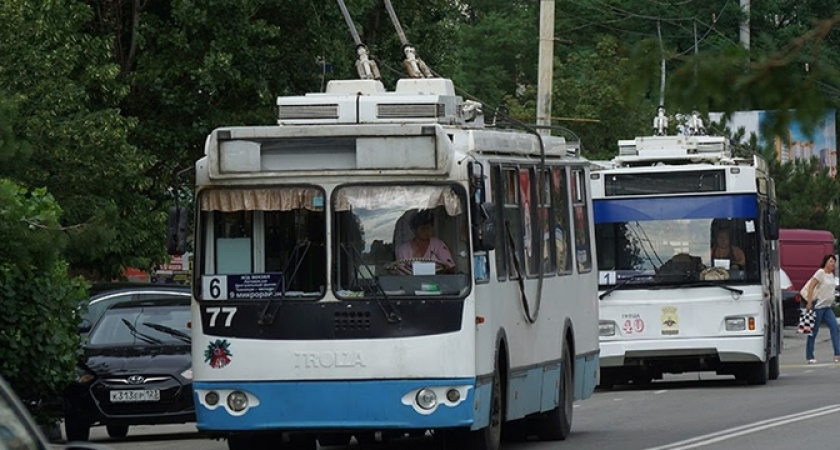 В Новороссийске произошел обрыв контактной сети троллейбуса: утро снова начинается в пробках