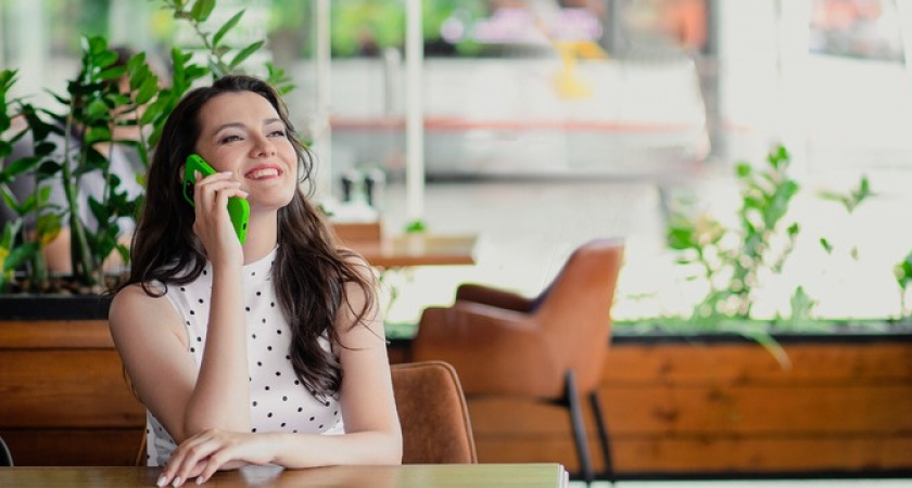 Россияне доверили участие в соцопросах голосовым помощникам