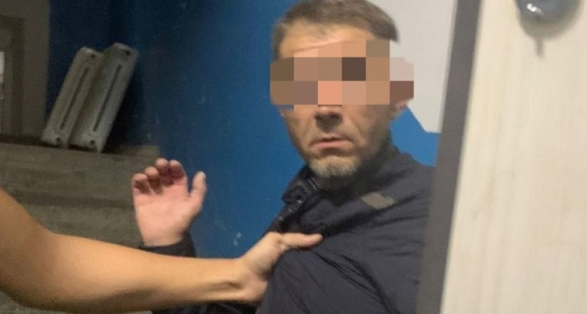 Новороссийцы поймали рецидивиста, который ходил по подъездам, дергал ручки дверей и выносил вещи из незапертых квартир
