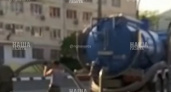 Новороссиец снял на видео, как ассенизаторы сливают отходы в канализационную сеть