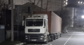 «Ждём ДТП со смертельным исходом?!»: новороссийцы пожаловались на хаотичную парковку большегрузов 