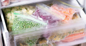 Никогда не испортится: какие продукты можно и нужно хранить в морозильной камере