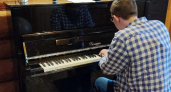 «Особенному» пианисту из Абрау-Дюрсо под Новороссийском подарили инструмент за полмиллиона рублей