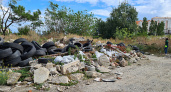 Стихийную свалку нашли в водоохранной зоне Черного моря в Новороссийске