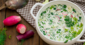 Не квас, и не кефир: в деревнях окрошку заливают только этим — вкус волшебный, освежает в жаркую погоду