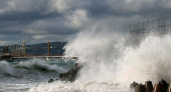 Такого еще не было! Невероятный шторм надвигается на Новороссийск: высота волн до 6 метров 