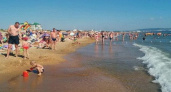 «Купаться невозможно, все сидят на берегу»: Черное море преподнесло отдыхающим неприятный сюрприз