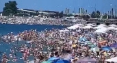 «Люди кишат, как тараканы»: пляжи Сочи «трещат по швам» от количества туристов
