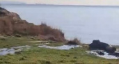 В Новороссийске канализация водопадом сливается в море: видео 