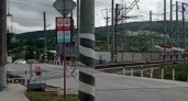 В пригороде Новороссийска ограничат движение через ж/д переезд