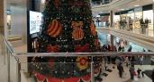 Новый год к нам мчится! В торговом центре «Красная площадь» в Новороссийске установили елку