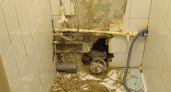 «Разворотили санузел, сорвали счетчик и забили канализацию»: новороссийцы винят сотрудников управляющей компании в затоплении квартиры