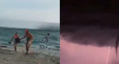 В Геленджике на берег вышел смерч, а в Анапе его подсветила молния