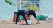 В Геленджике на пляже скончалась женщина. Предположительно, от удара током