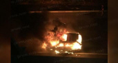 Ночью в Новороссийске с интервалом в два часа сгорели два автомобиля: очевидцы выложили в Сеть видео пожаров
