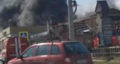 В Новороссийске горит кафе "Замок". Пожару присвоен повышенный ранг (видео)