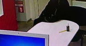 Полиция Новороссийска ищет мужчину в маске, который ограбил финансовую организацию