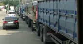 "На основании чего "хомяков" пускают днем в город?!": новороссийцы часами стоят в пробках из-за большегрузов