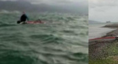 В Новороссийске спасли серфингиста из бушующего шторма