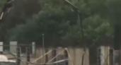 В Новороссийске на стройке детского сада рядом с Пионерской рощей бетон заливают в проливной дождь