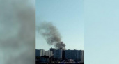 Жителей Новороссийска напугал столб густого черного дыма в Южном районе: в соцсетях появились фото и видео с места происшествия