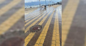 В Новороссийске рядом с пляжем Алексино прорвало водопроводную трубу