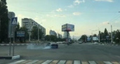 «Завидуйте молча, нищеброды!»: новороссийцы обсуждают видео, как мажор устроил дрифт на оживленном перекрестке города