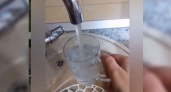 Жительница Новороссийска сняла видео, как из крана идет вода с белыми хлопьями