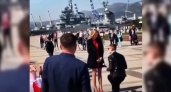 Новороссиец сделал оригинальное предложение руки и сердца на набережной прямо на глазах у прохожих