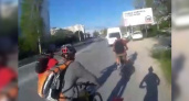 Конфликт на дороге: дорожная перепалка между водителем маршрутки и велосипедистами Новороссийска попала на видео