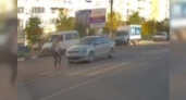 Видеорегистратор снял, как автомобиль сбивает девушку на «зебре» в Новороссийске