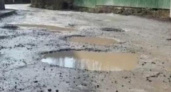 «Нет тротуара, а вместо асфальта жижа!»: почему в Новороссийске разбитую дорогу не ремонтироуют из бюджетных средств