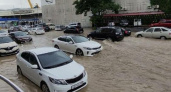 "Воды по колено!!!": в Новороссийске тонут улицы и автомобили: на город снова обрушился залповый ливень - фото и видео