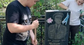 Ушаковцы приводят в порядок могилы Героев Советского Союза, воевавших на фронтах Великой Отечественной войны