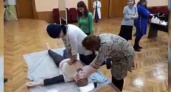 Сотрудники «скорой помощи» обучают старшеклассников Новороссийска оказывать первую помощь