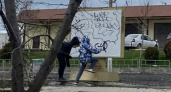 В районе Мысхакского шоссе от рук "юных художников" пострадали несколько объектов