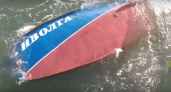 В сети появилось видео с затонувшего в Черном море катера: спасатели ищут восьмерых людей после крушения