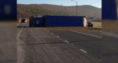 ДТП под Новороссийском: от мощного удара фура перевернулась на бок