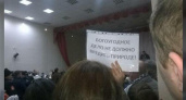 Горячие споры сторонников и противников храмового комплекса на Малой Земле едва не сорвали слушания: о том, как это было