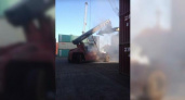 В порту Новороссийска случился пожар: загорелась погрузочная техника